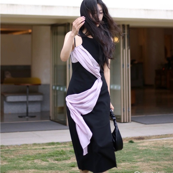 Black and light purple dress with a unique design - Picture 2 of 5